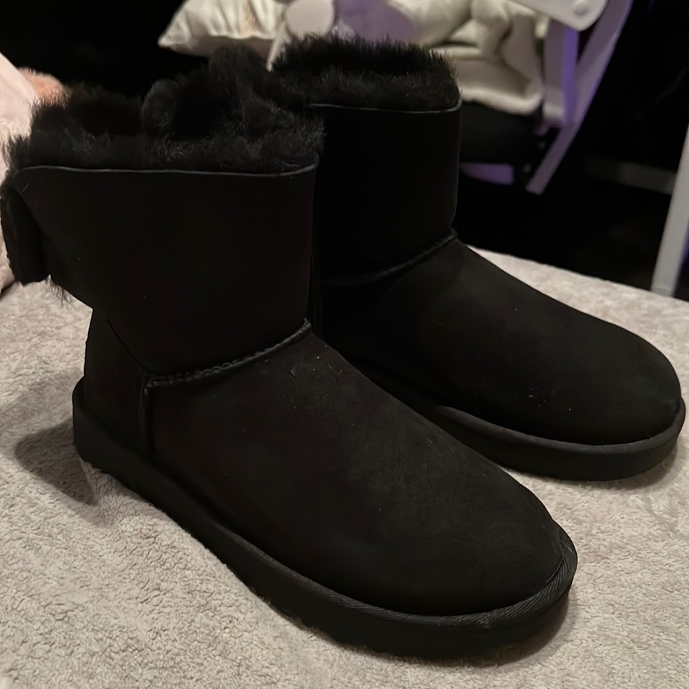 Womens Arielle black uggs